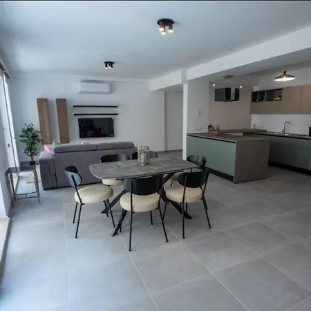 Modern Comfort In Location Διαμέρισμα *
